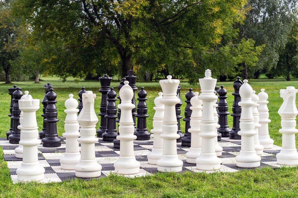 giant-chess-outdoor-game